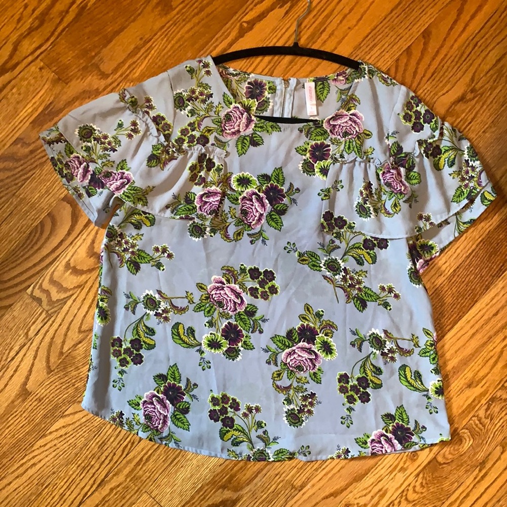 Xhilaration Ruffle Sleeve Blouse